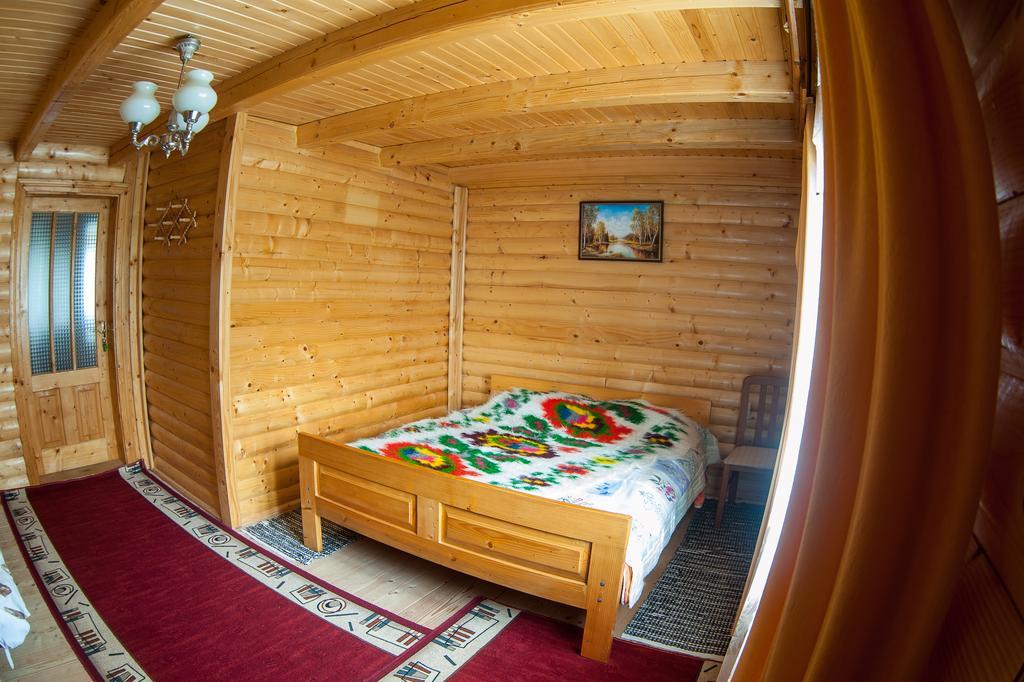 Gazdіvska Hata Guest House Yaremche Oda fotoğraf