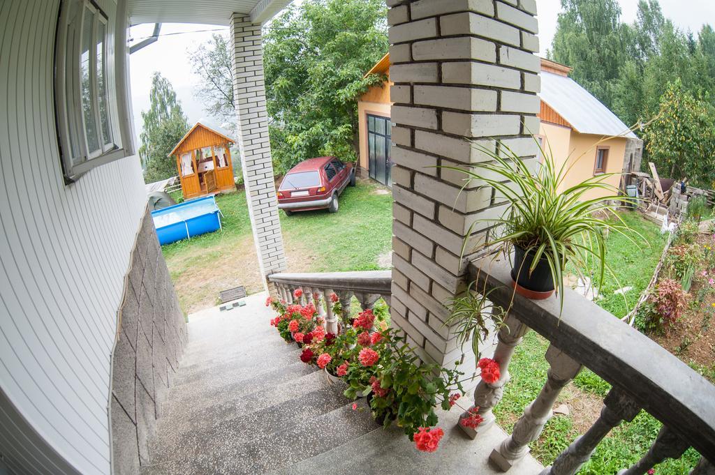 Gazdіvska Hata Guest House Yaremche Oda fotoğraf