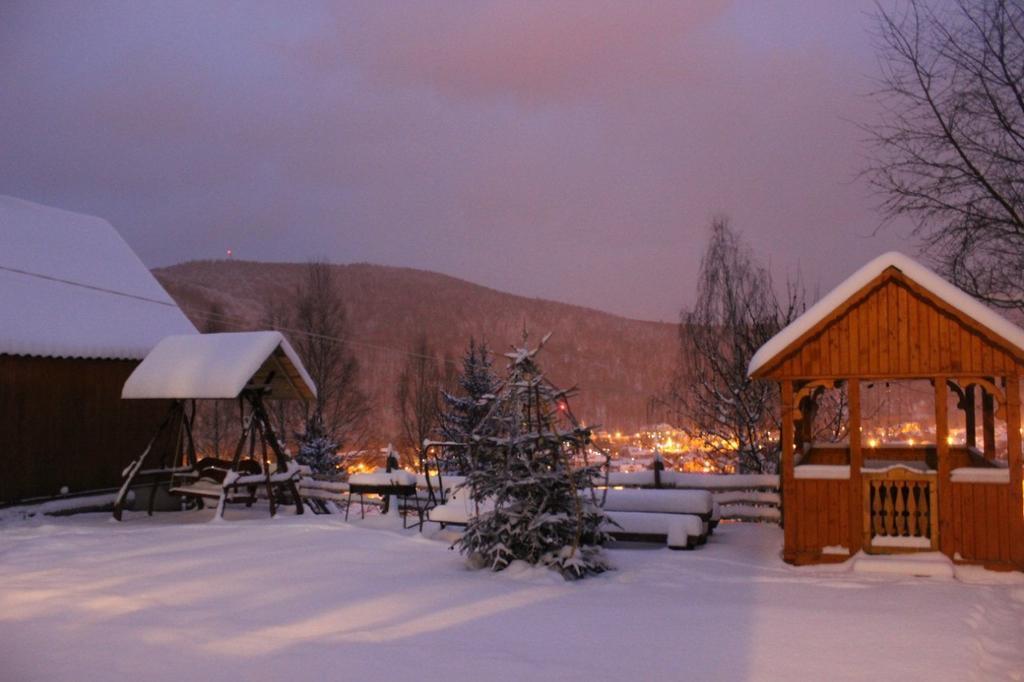 Gazdіvska Hata Guest House Yaremche Oda fotoğraf